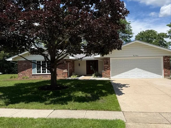 920 Eden Dr, Schaumburg, IL 60195