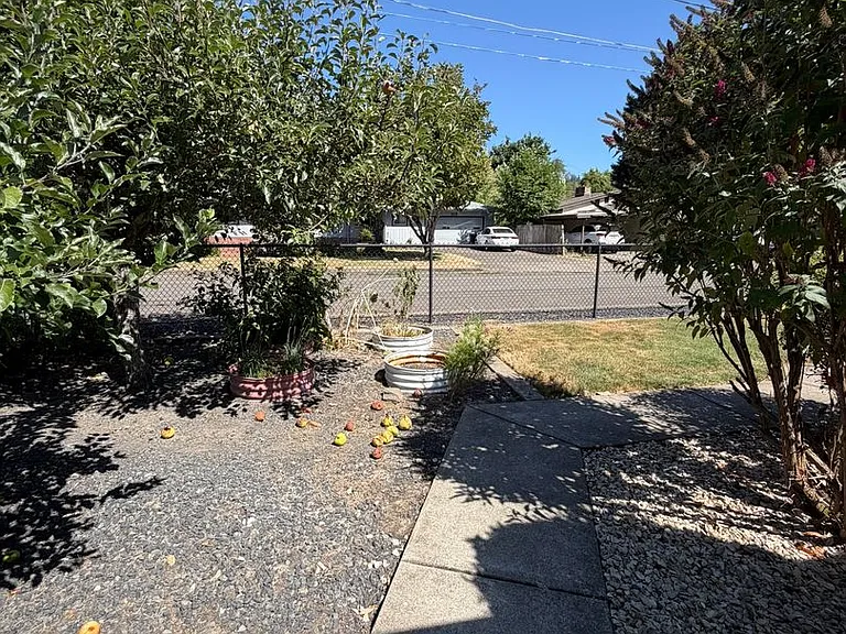 550 Carlson Dr — Photo 45