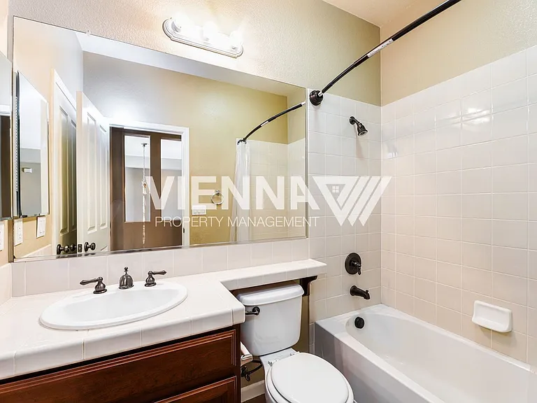 1014 Waterford Dr — Photo 16