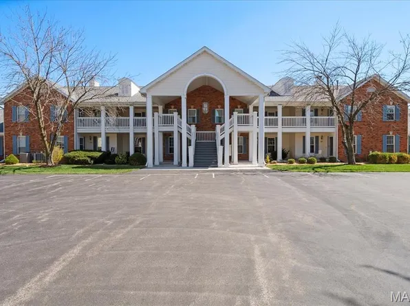 260 Waterside Dr, Grover, MO 63040