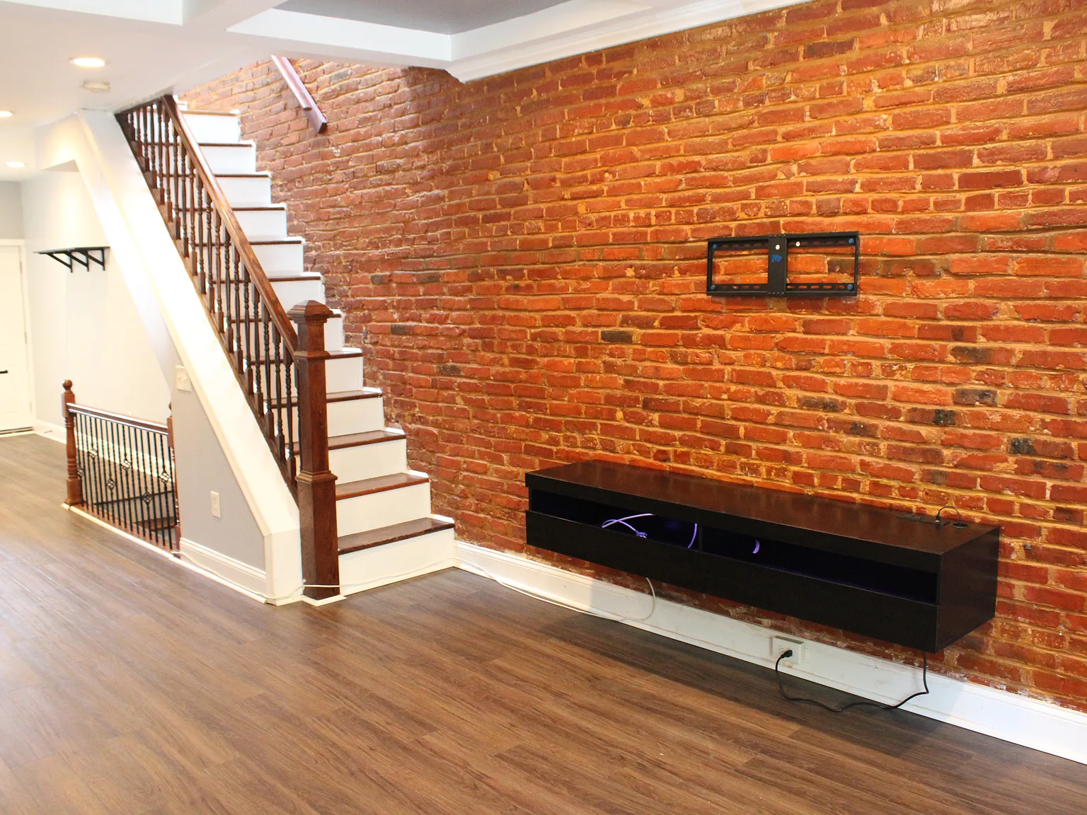 152 N Ellwood Ave — Photo 3