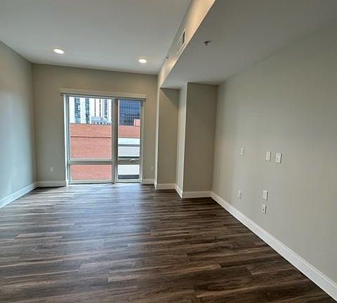 2nd image of 1962 Market St #602