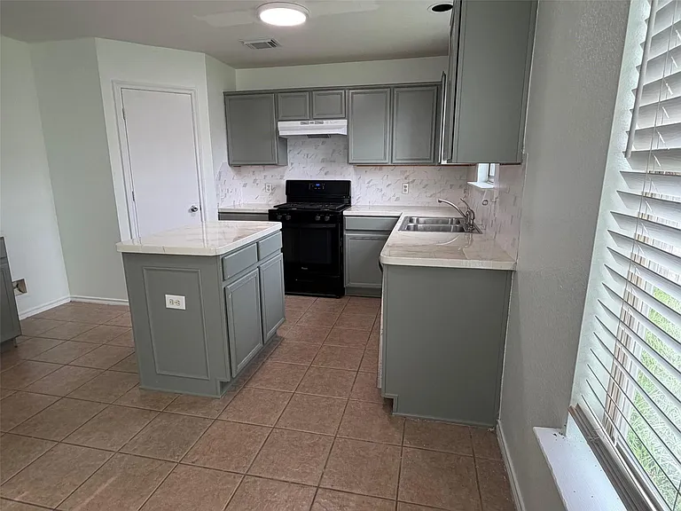 2610 Skyview Shadows Ct — Photo 10