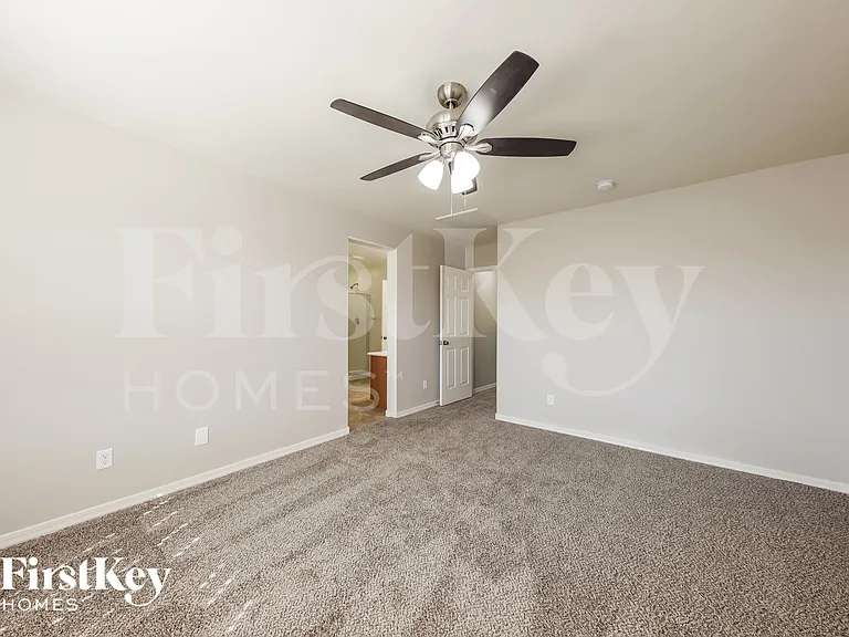 11028 E Silver Springs Ave — Photo 9