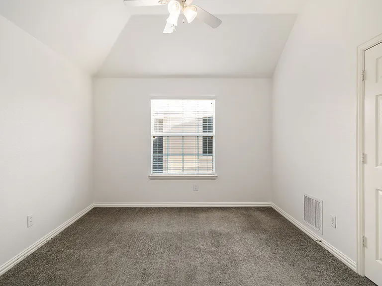1181 Capital Dr — Photo 24