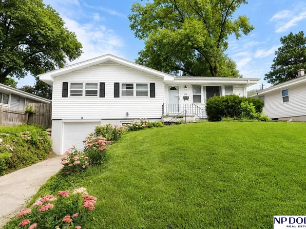 7426 Valley St, Omaha, NE 68124
