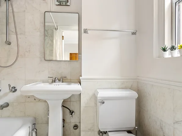 70 Remsen Street 6J image 3 of 4