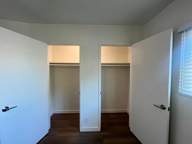 13429 Moorpark St — Photo 30