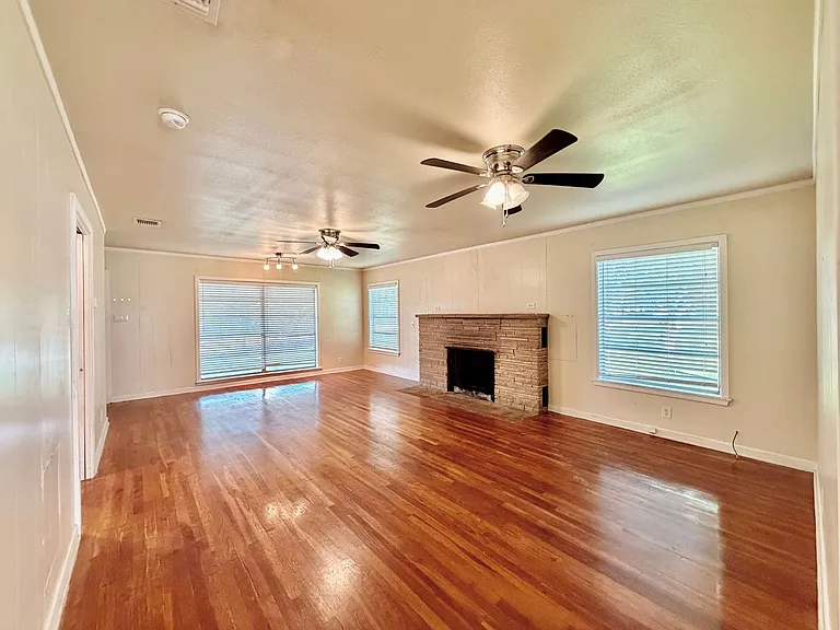 1224 Academy St — Photo 3