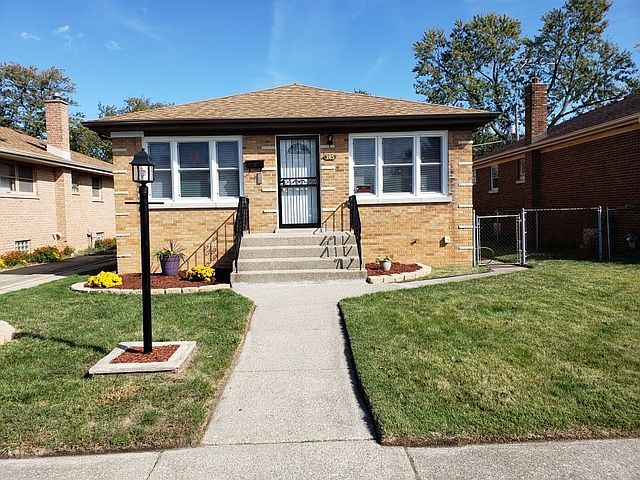 1st image of 385 Luella Ave