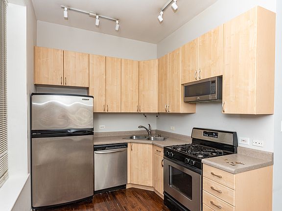 4th image of 2207 W Race Ave #1