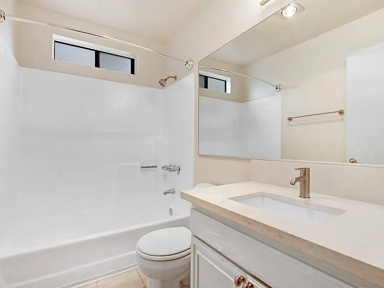 11325 Morrison St — Photo 39