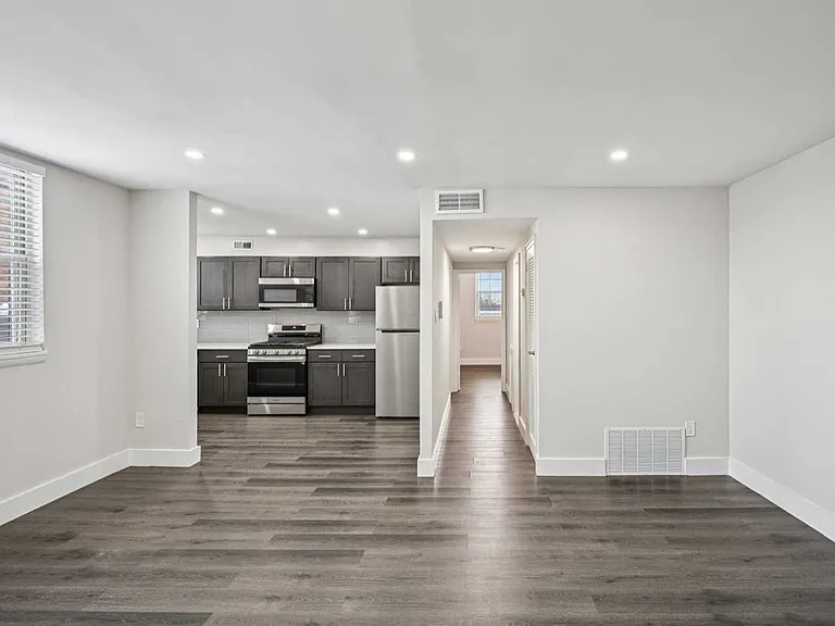 Domino Lane Apartments — Photo 6