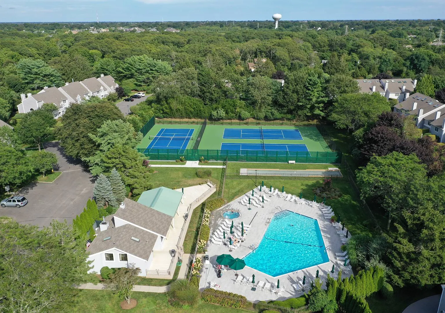 Southampton Common Condo for Summer — Photo 1
