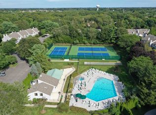 20 Hubbard Ln UNIT 102, Southampton, NY 11968