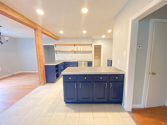 2nd image of 1133 N Avenue C