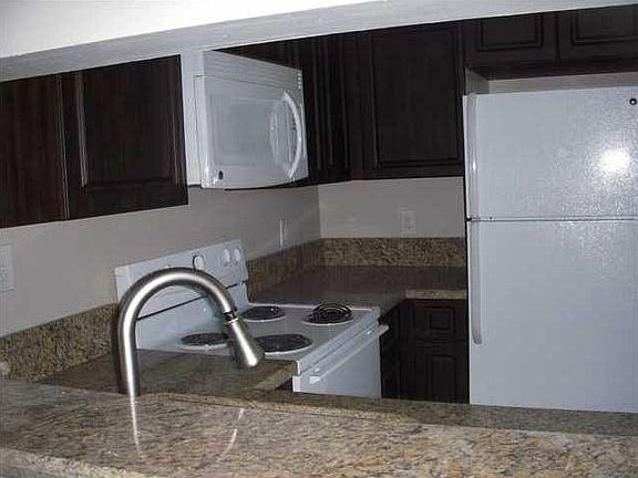 4th image of 860 Cypress Park Way #L4