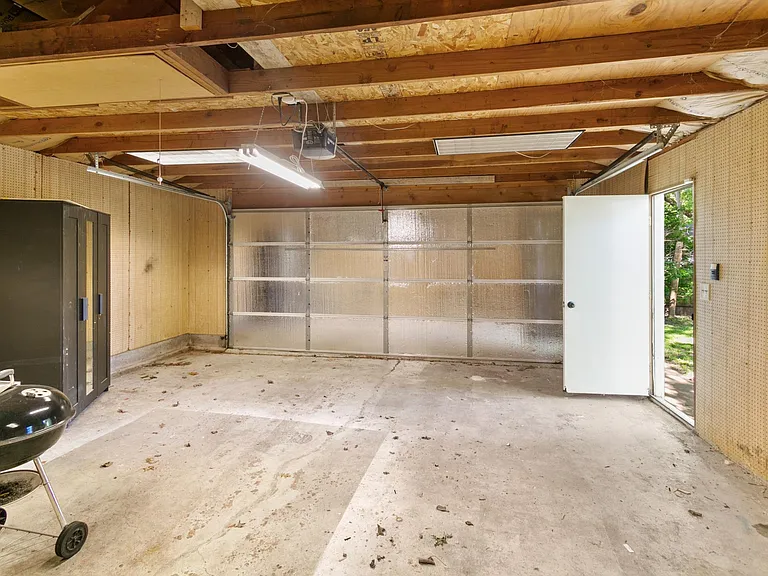 502 E High St — Photo 12