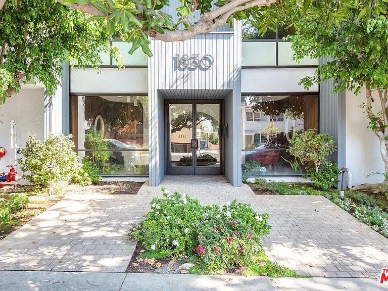 1830 Westholme Ave #101 — Photo 32
