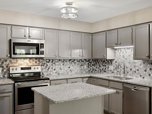 5th image of 2302 Pinehurst Ln