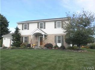 5725 Crescent Dr, Schnecksville, PA 18078