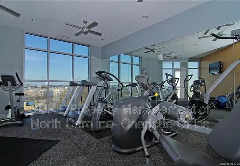 333 W Trade St #2101 — Photo 17