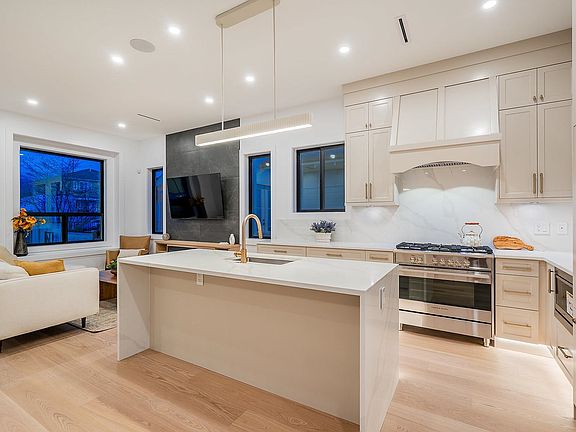 4th image of 4557 Parker St #2