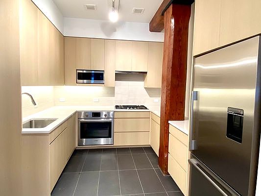 5th image of 142 Wooster St APT 2B