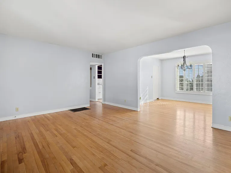 2522 Altura Ave — Photo 5