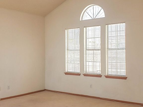 3rd image of 10921 Loma De Luz Pl