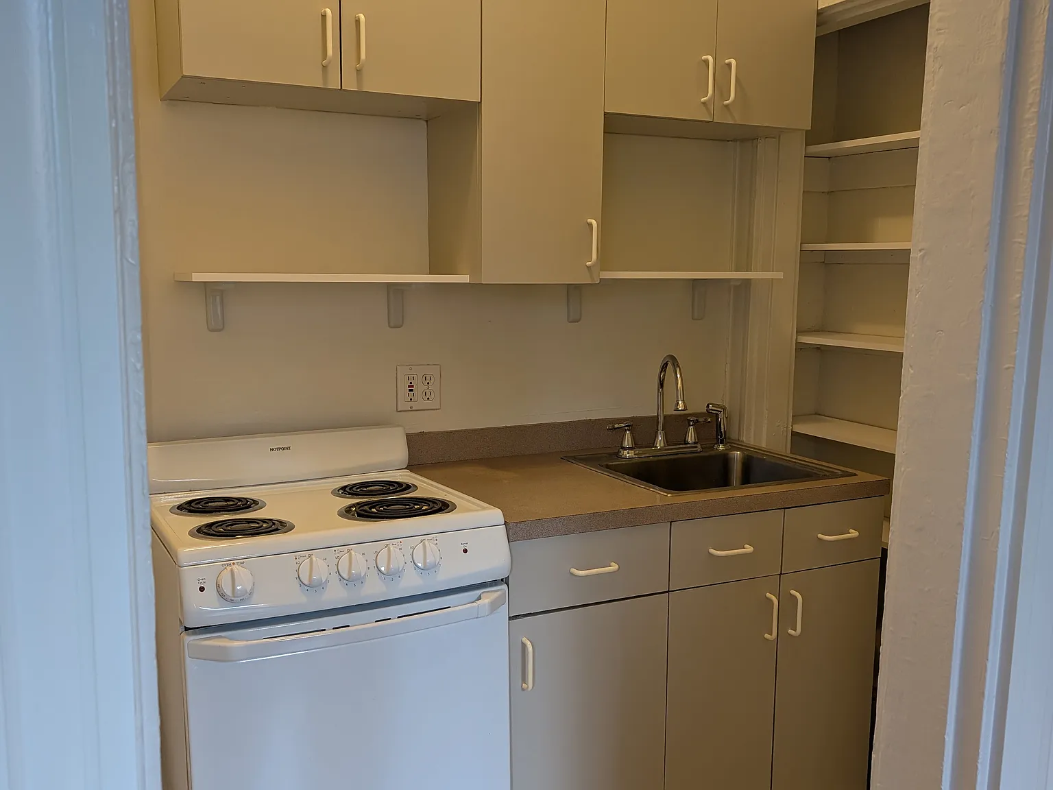 1 bed, 1.0 bath, 500 sqft, $2,300 — Photo 2