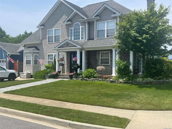 220 Cartwright Boulevard, Massapequa Park, NY 11762