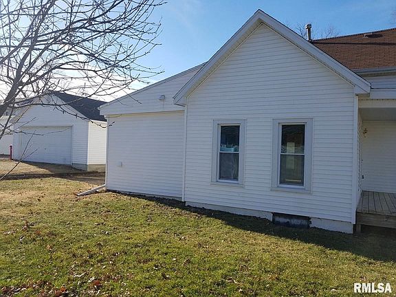 3rd image of 106 E Cypress St