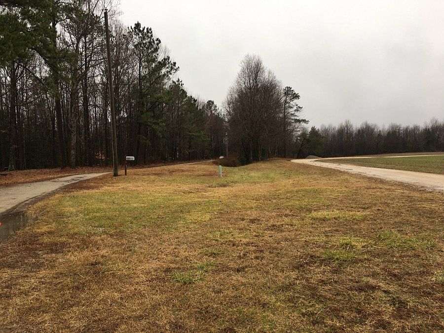 2nd image of 901 Glenwood Farm Rd