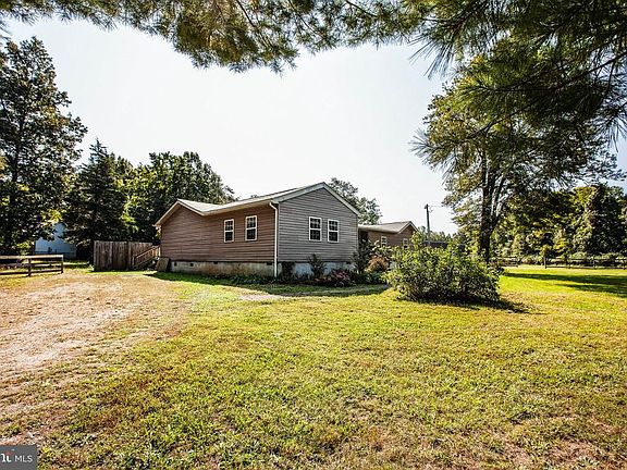3rd image of 7329 Lakewood Ln