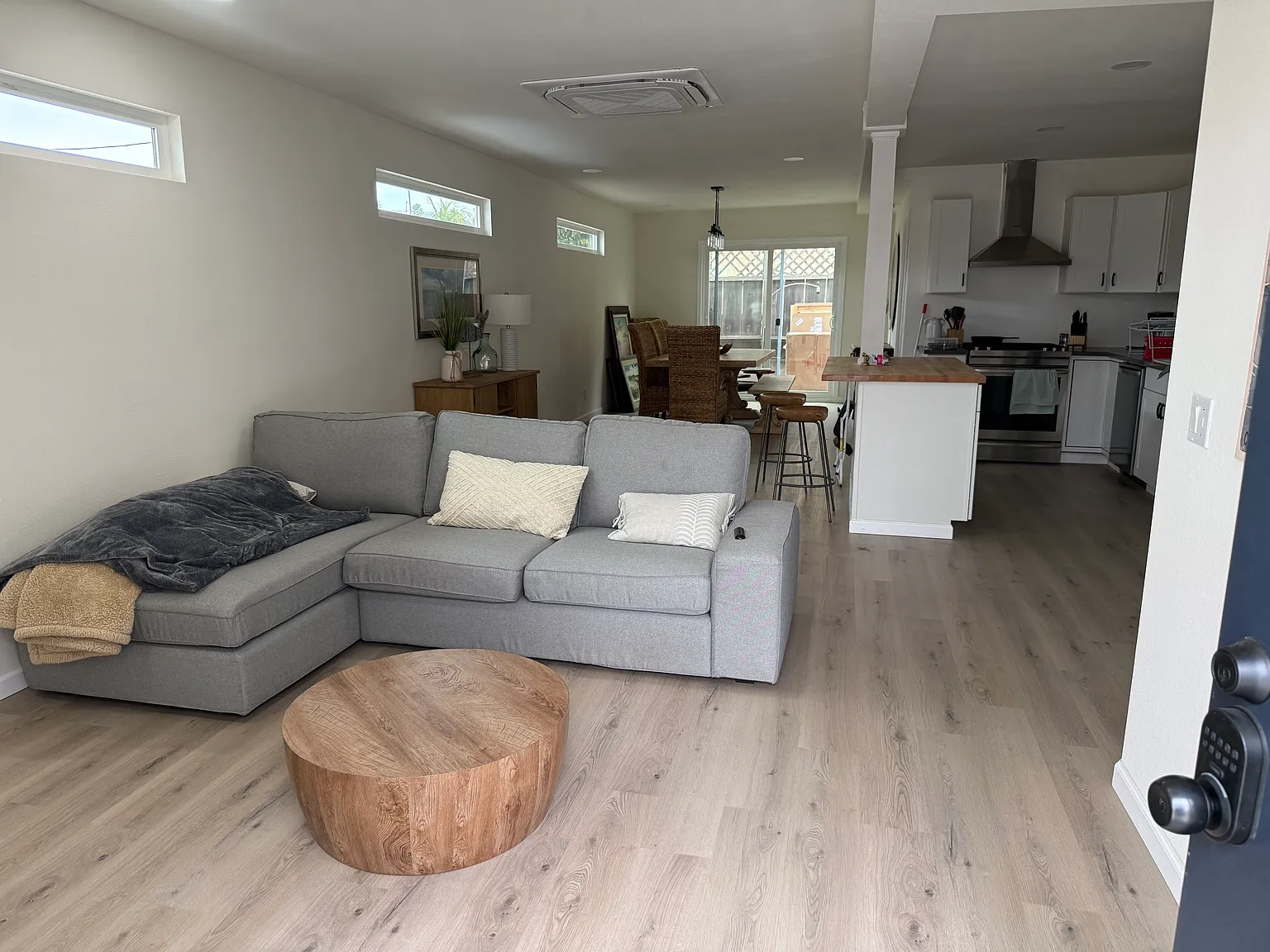 2 bed, 980 sqft, $3,200 — Photo 4