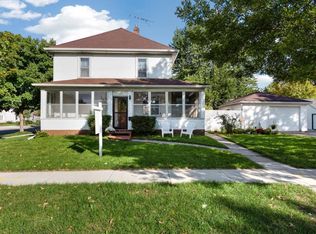 222 W 5th St, Chaska, MN 55318