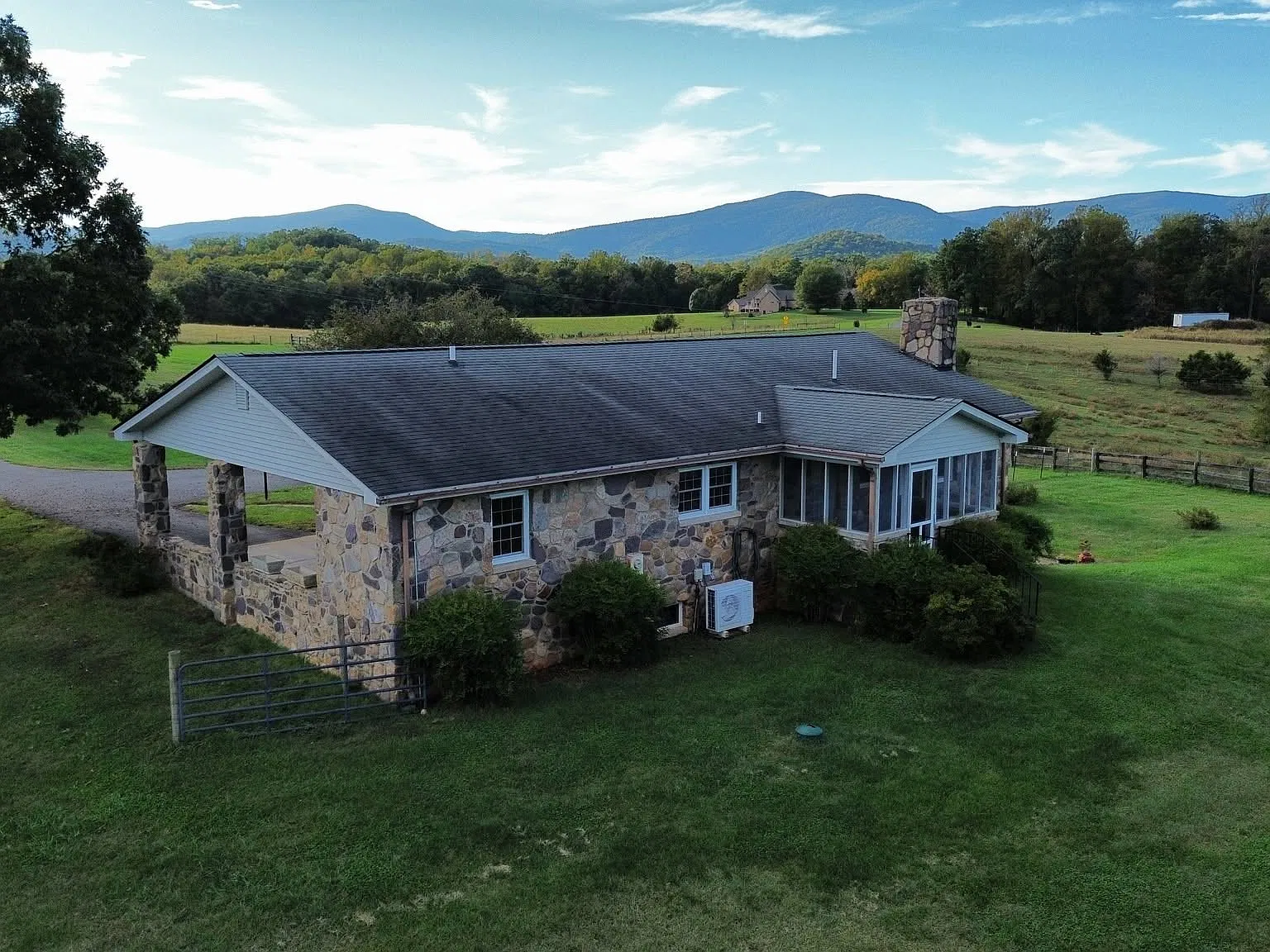3 bed, 2.5 bath, 2664 sqft, $3,200 — Photo 1