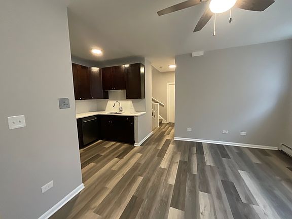 3rd image of 4631 S Lake Park Ave #207