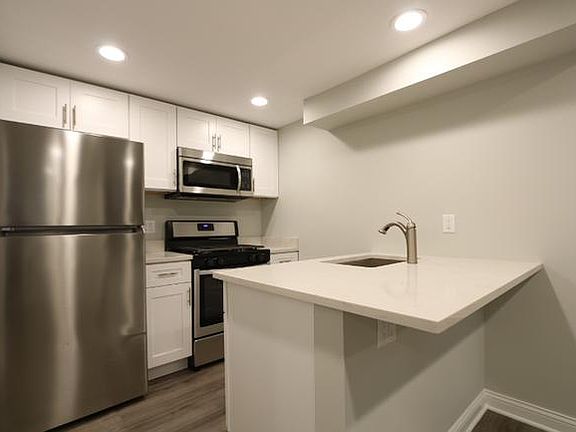 3rd image of 2646 W Cermak Rd #1R