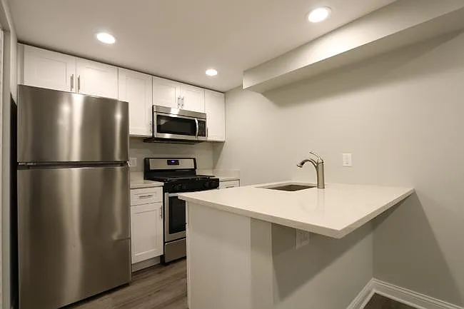 2646 W Cermak Rd #1R — Photo 3