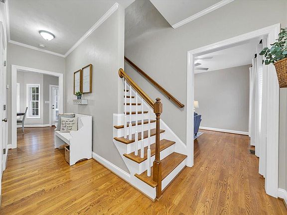 3rd image of 5927 Crumpacker Dr