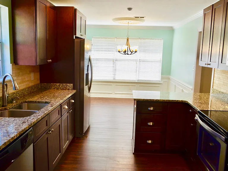 816 Stoneview Dr — Photo 12