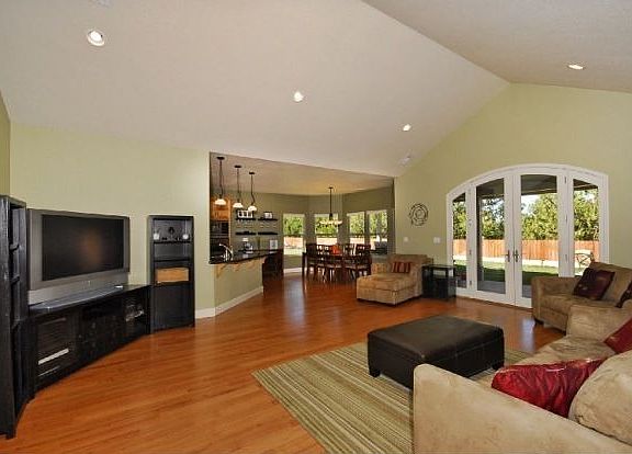 4th image of 584 Scottsville Blvd