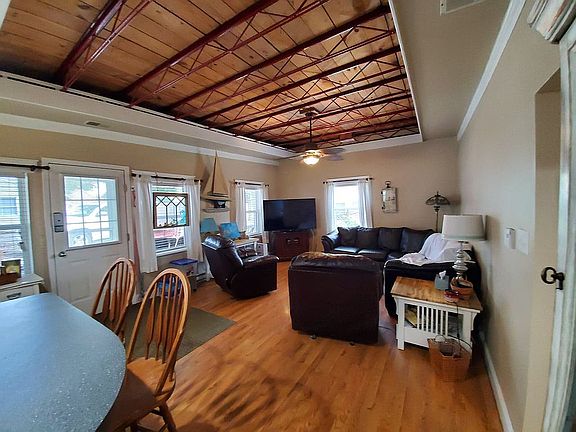 5th image of 5865 E Plum St