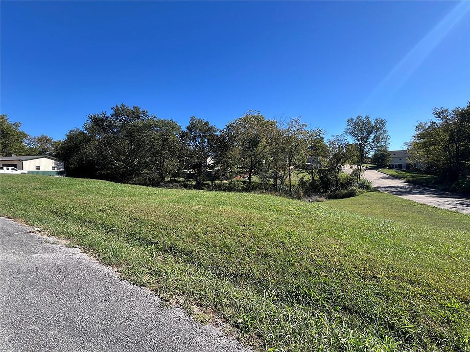2nd image of 14 Winkler Dr