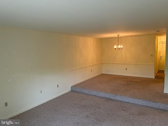 5th image of 175 Oak Knoll Cir