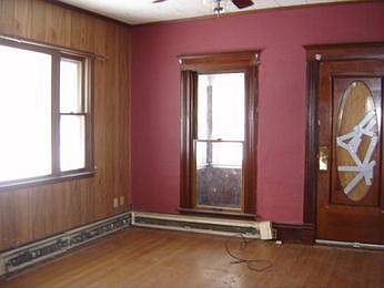 2nd image of 910 Grant St