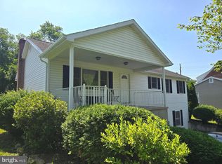 488 Harrison Ave, Berkeley Springs, WV 25411