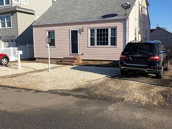 2nd image of 101 W Selfridge Ave